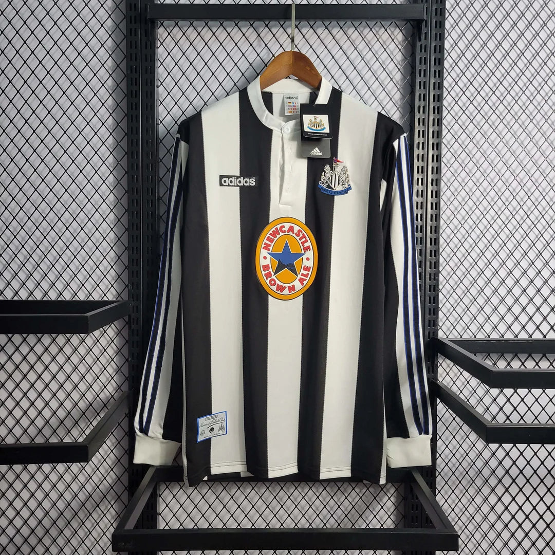 6246a4a93f74b2ef51539f08a67b9cf2.jpg 1997-1999 Retro Newcastle United Home Long Sleeve - Image 1