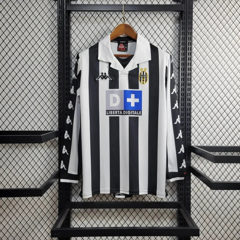 6d2d6dc1d0762ebb39bcee15100d376f.jpg 1999-2000 Retro Juventus Home Jersey Long Sleeve - Image 1