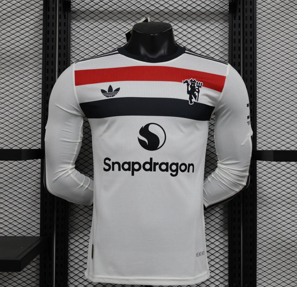 901E286C-9068-4EB9-87AE-308E6FC22E10.jpg Manchester United 2024/2025 Third Kit Long Sleeve - Image 1