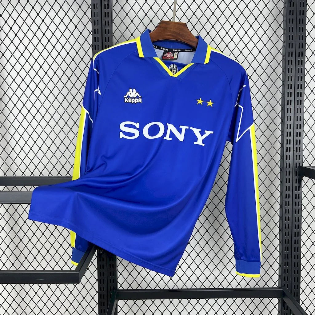 b9db7f0f1a5e6fdbcad1794c964bd93f.jpg 1996-1997 Retro Juventus Away Long Sleeve - Image 1