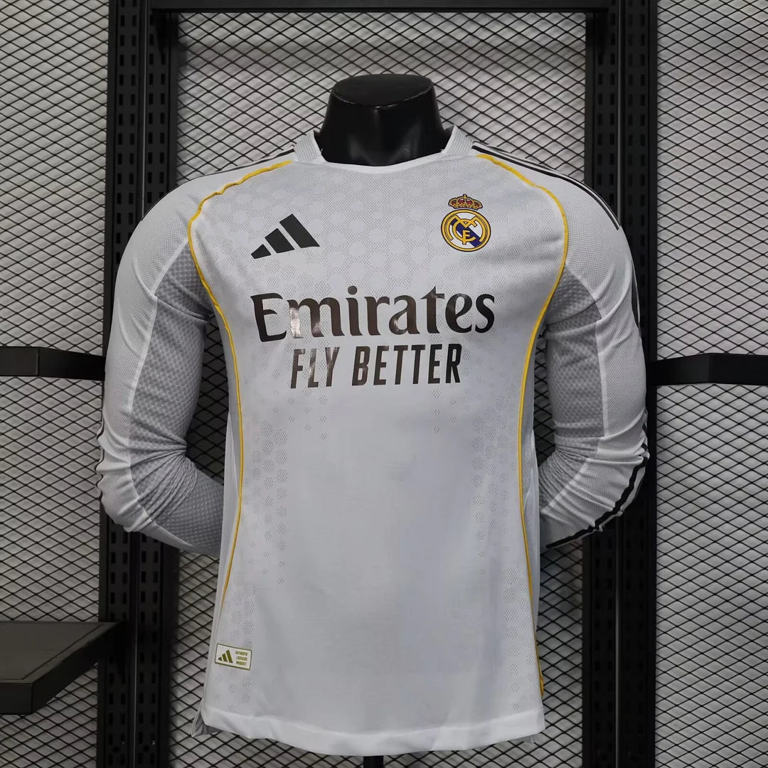 c2de29157bf5c98caf54e402e9102b0d.jpg Real Madrid 2025/2026 Home Kit Long Sleeve - Image 1
