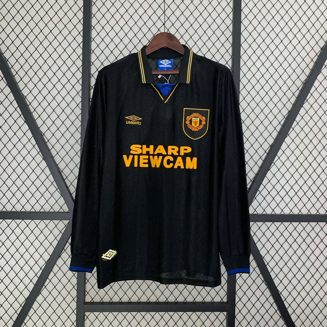 e0a674bd5b28dffaa46b76f07734b458.jpg 1993/1995 Retro Manchester United Away Long Sleeve - Image 1