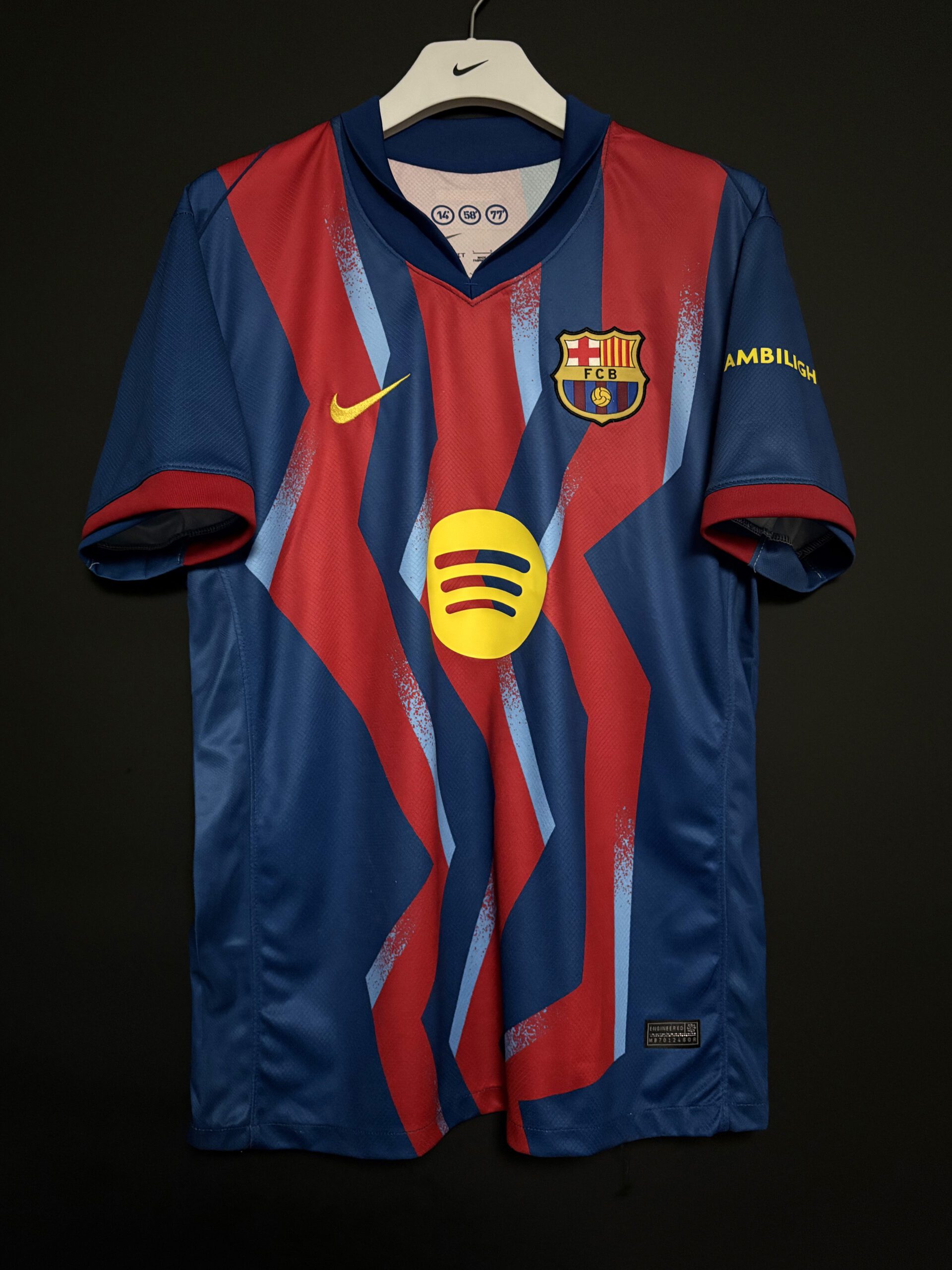 3cbde08d7204e286ff1cc45d74af642c.jpg 2025-26 BAR Red Blue Special Edition Fans Soccer Jersey - Image 1