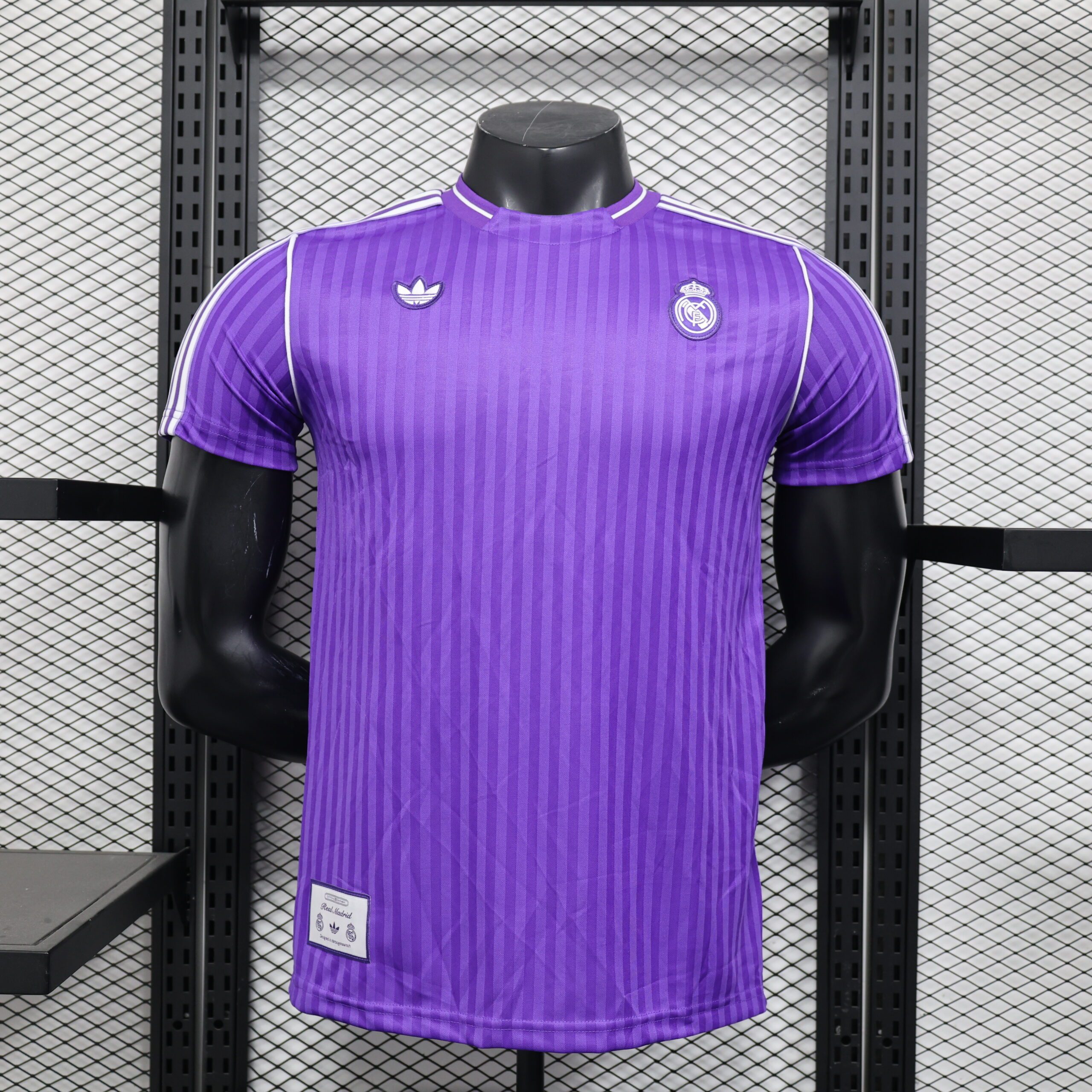 4773E298-E586-C549-C9FC-E1BD57D2EFD1.jpg 25-26 RMA Purple Special Edition Player Version Training Shirts - Image 1
