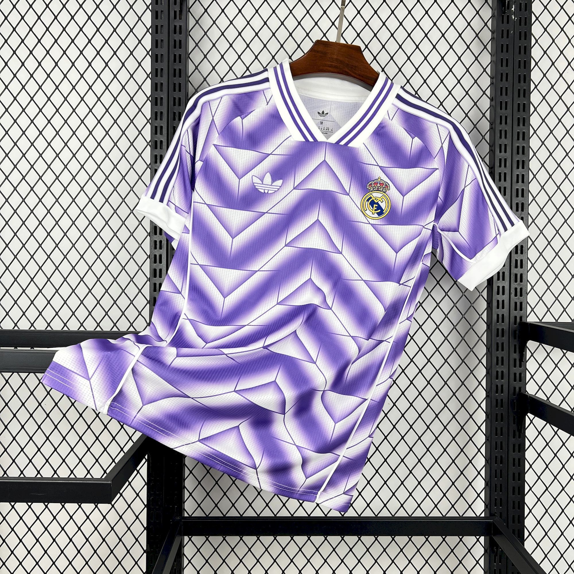 70f1eb6bf223884f79901837905fe581.jpg Mens Real Madrid 2025/26 LFSTLR Jersey - Image 1
