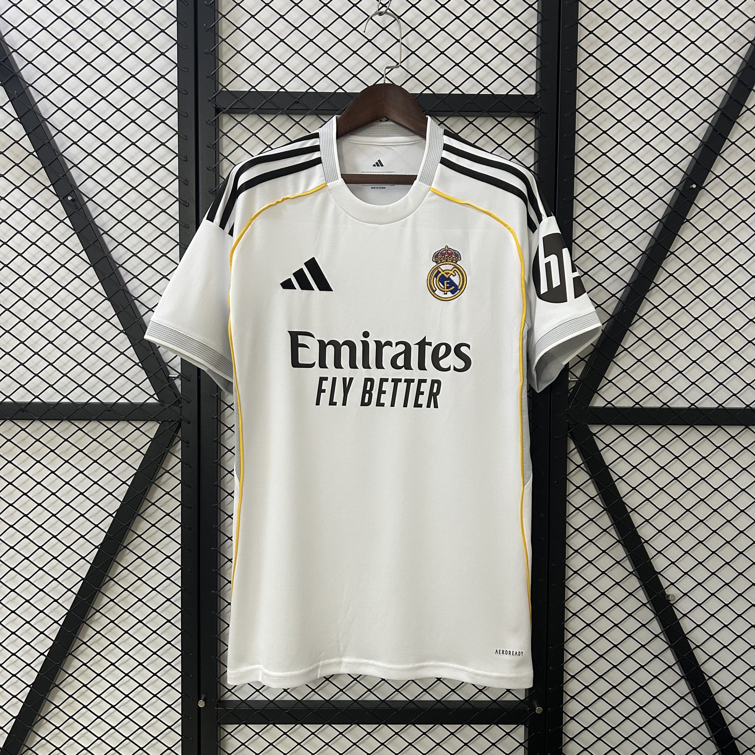 934ADF74-A7FF-AE11-9A5A-B84572F4EBD1.jpg Real Madrid Home Fans Jersey 25/26 - Image 1